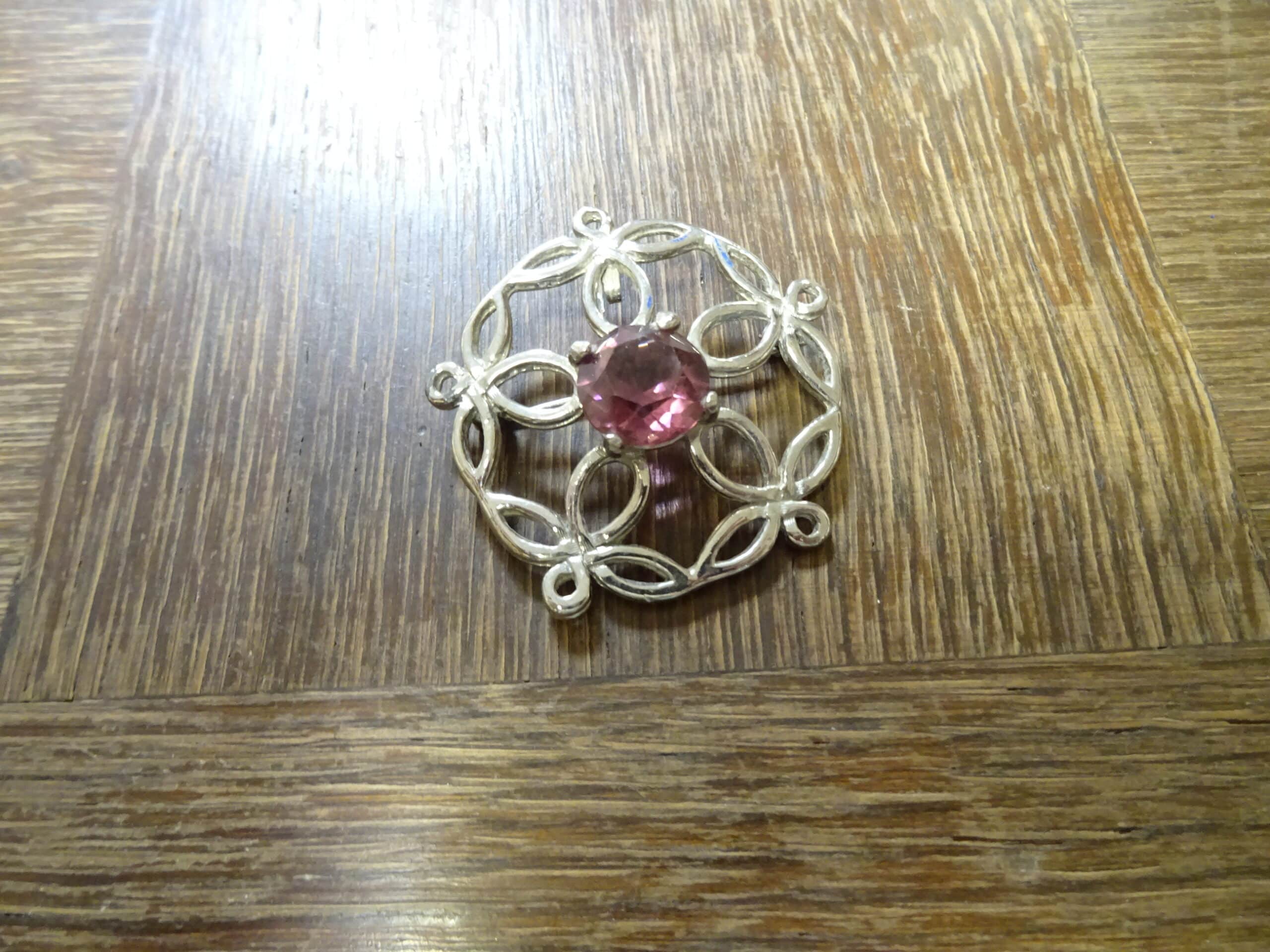 Broche